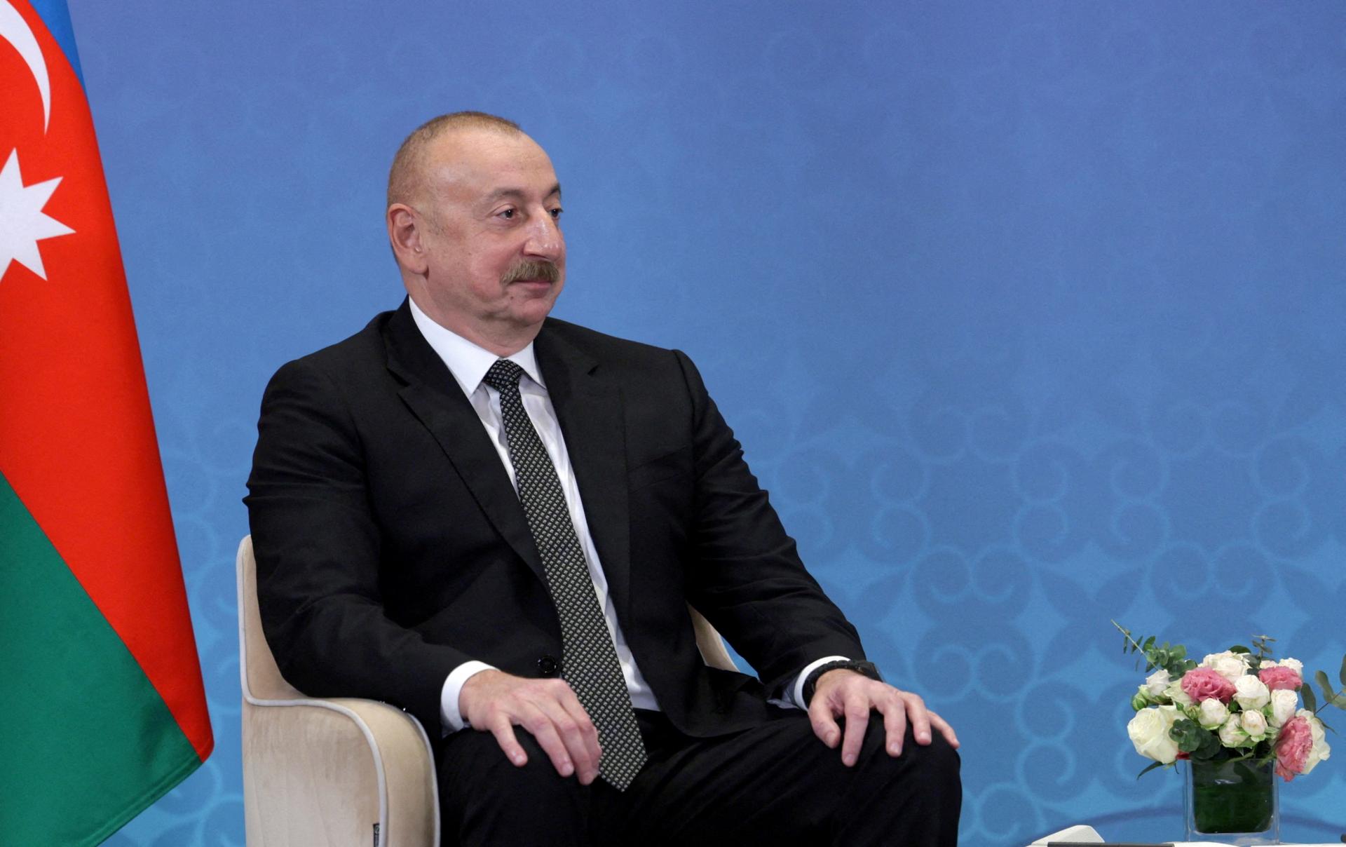 Azerbajdžanský prezident sľúbil zámorským územiam Francúzska pomôcť k nezávislosti