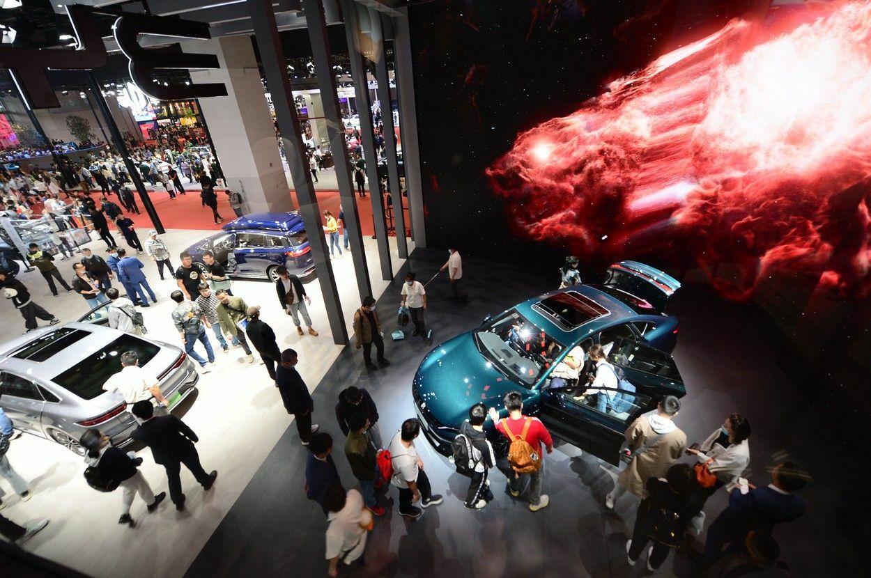Čínska automobilka SAIC chce konzultovať s Bruselom o clách na elektromobily