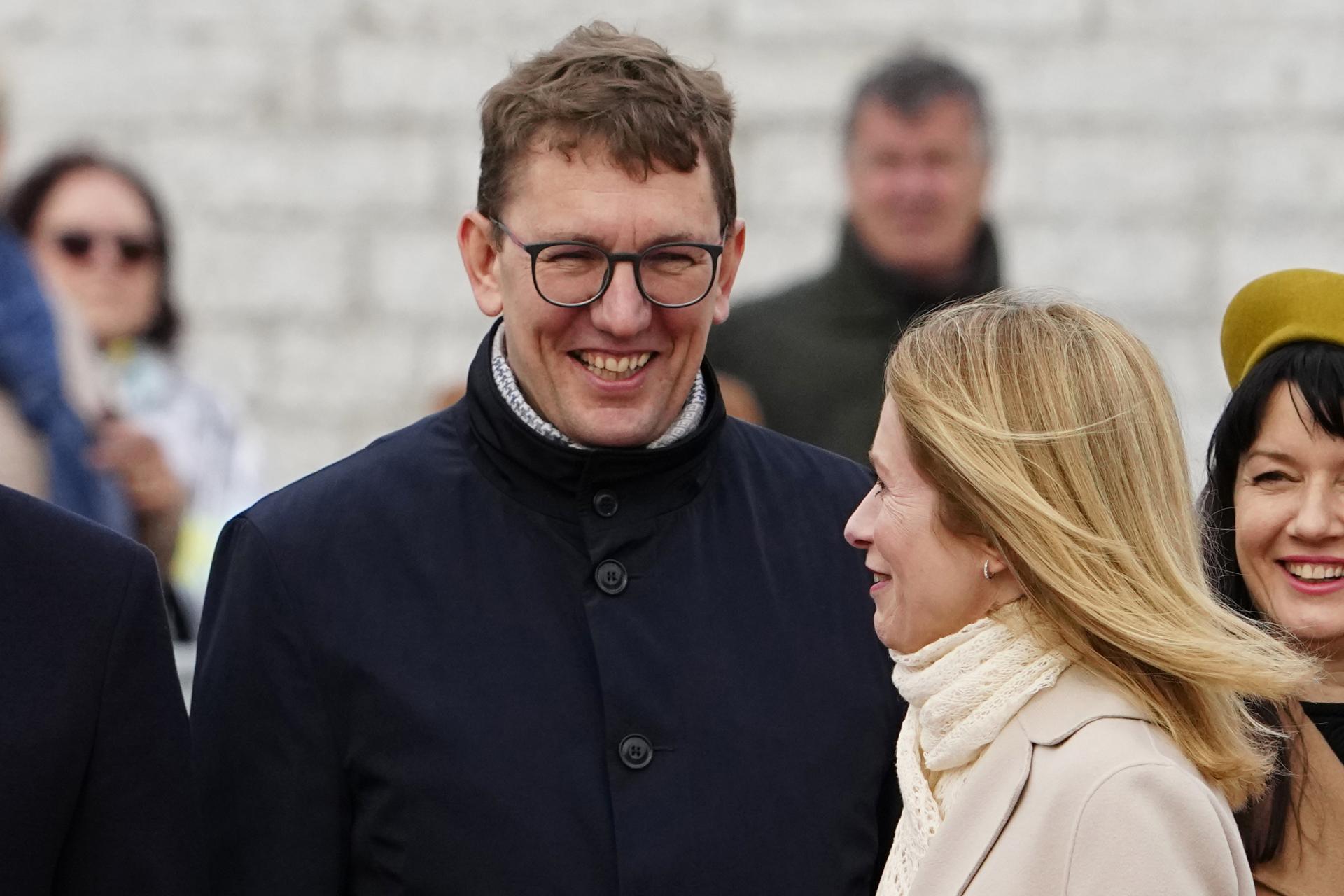 Estónsku expremiérku Kallasovú nahradí vo funkcii Kristen Michal. Parlament mu vyjadril dôveru