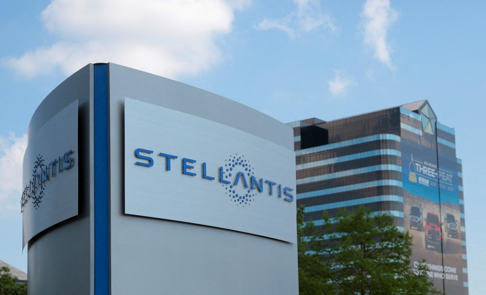Americký úrad začal skúmať vyše stotisíc vozidiel Stellantis. Počas jazdy sa im vypína motor