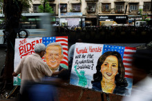 Vyobrazenia Joea Bidena a jeho náhradníčky Kamaly Harrisovej. FOTO: Reuters