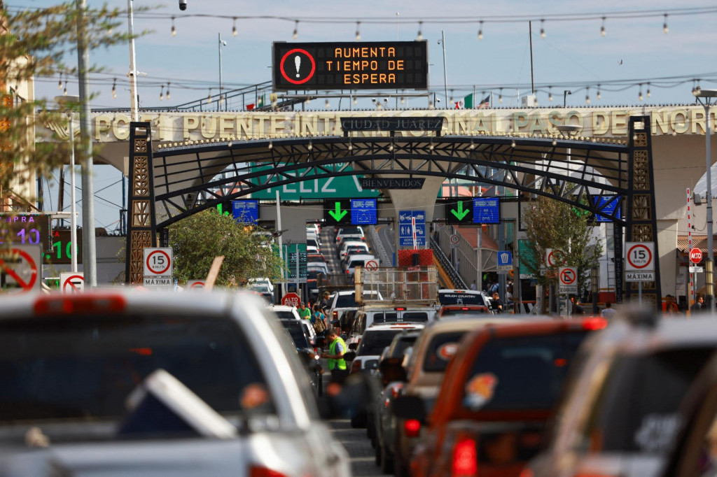 Výpadok zasiahol aj hraničné priechody. FOTO: Reuters​