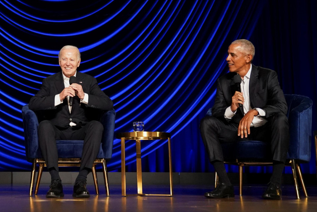 Americký prezident Joe Biden a exprezident Barack Obama v júni 2024. FOTO: REUTERS