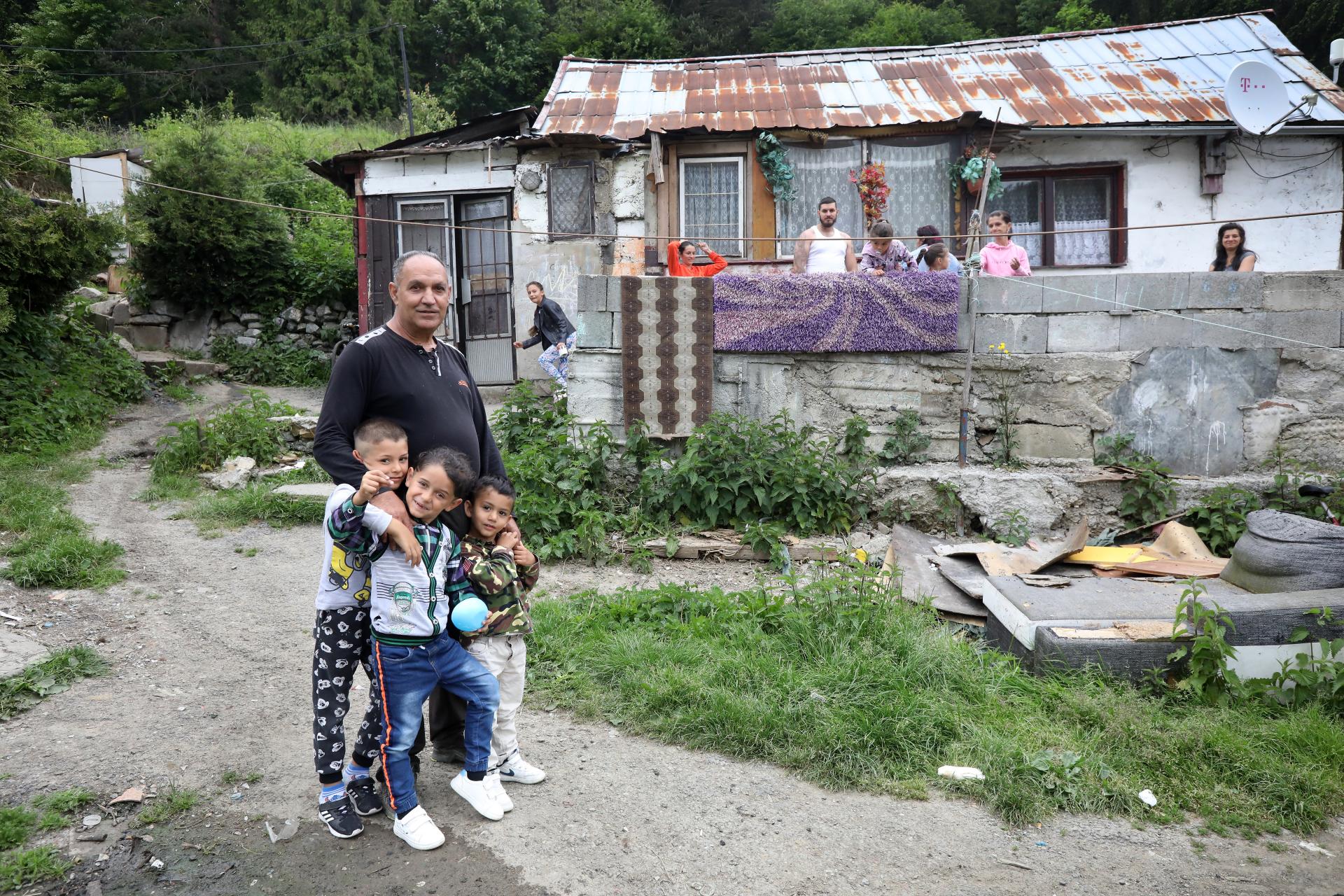 Treba riešiť hrozné životné podmienky tisícov Rómov, tvrdí splnomocnenec. Chce využiť zdroje z Únie
