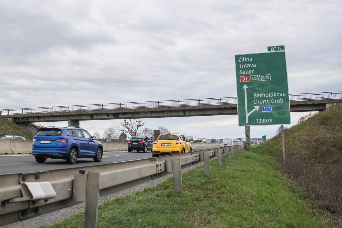 Časť diaľnice D1 pri Bratislave kompletne uzavrú. Na čo sa musia motoristi pripraviť?