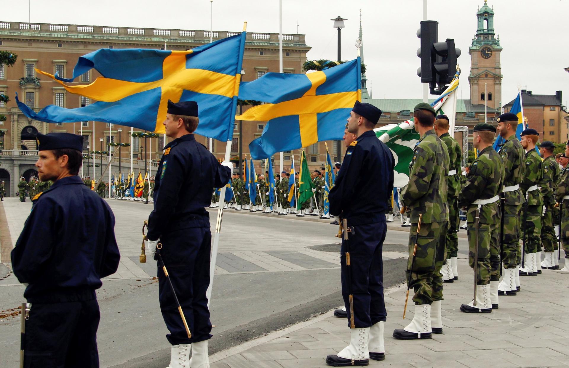 Militarizácia Európy: Vlna návratu povinnej vojenčiny sa šíri, vzorom je jedinečný švédsky model