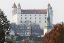 Najviac študentov na vysokých školách je v Bratislave, až takmer 40 percent. Na snímke je Bratislavský hrad. FOTO: HN/Peter Mayer