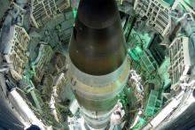 Americká medzikontinentálna jadrová balistická raketa pripravená na odpálenie v sile. FOTO: Titan Missile Museum