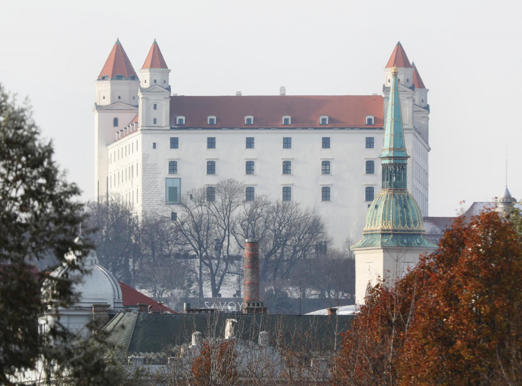 Najviac študentov na vysokých školách je v Bratislave, až takmer 40 percent. Na snímke je Bratislavský hrad. FOTO: HN/Peter Mayer