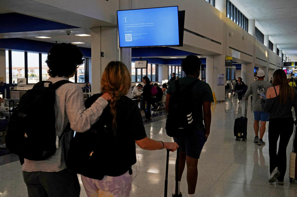 Globálny výpadok výrazne zasiahol leteckú dopravu. FOTO: Reuters