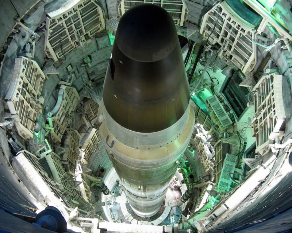 Americká medzikontinentálna jadrová balistická raketa pripravená na odpálenie v sile. FOTO: Titan Missile Museum