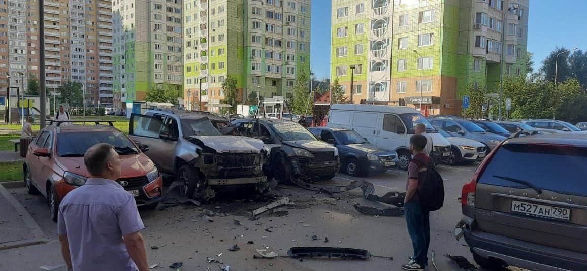V obytnej časti Moskvy vybuchlo auto. Vážne sa zranil vojak, ktorý slúžil v GRU a pracoval pre rezort obrany