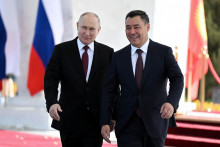 Ruský prezident Vladimir Putin a kirgizský prezident Sadyr Japarov. FOTO: Reuters