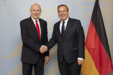 Nemecký minister obrany Boris Pistorius a britský minister obrany John Healey v Berlíne. FOTO: TASR/AP
