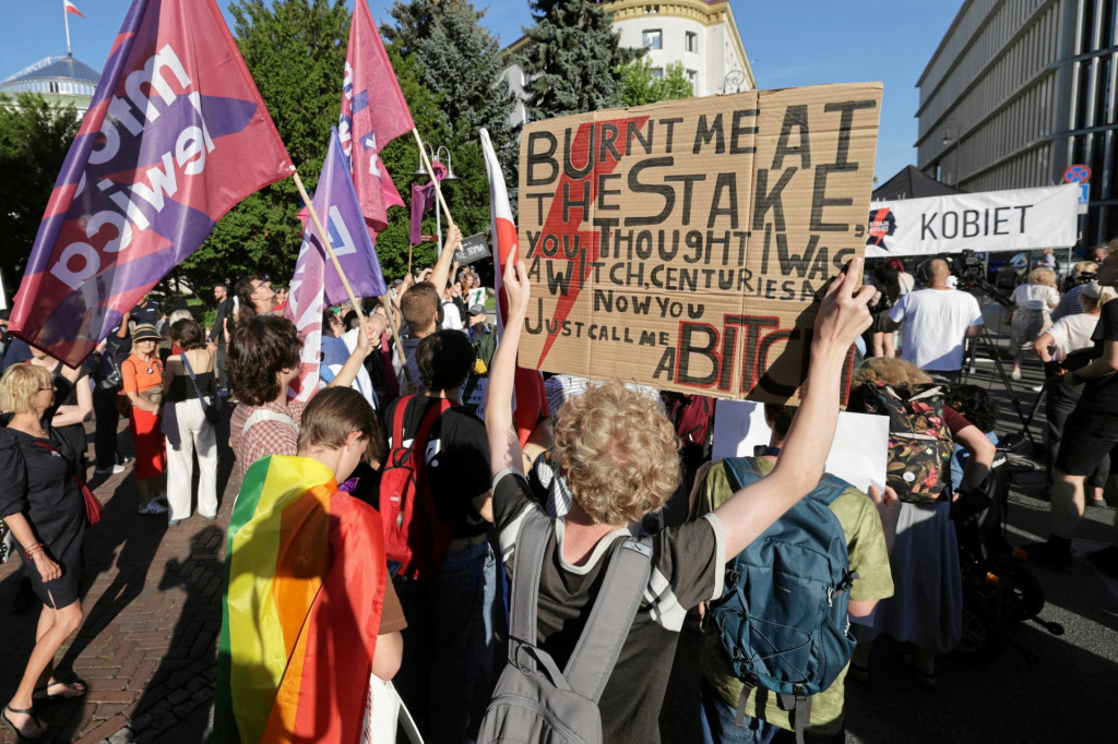 Skupiny na ochranu práv tvrdia, že zákon má na lekárov odstrašujúci účinok a viedol k niekoľkým prípadom úmrtí tehotných žien. FOTO: Reuters