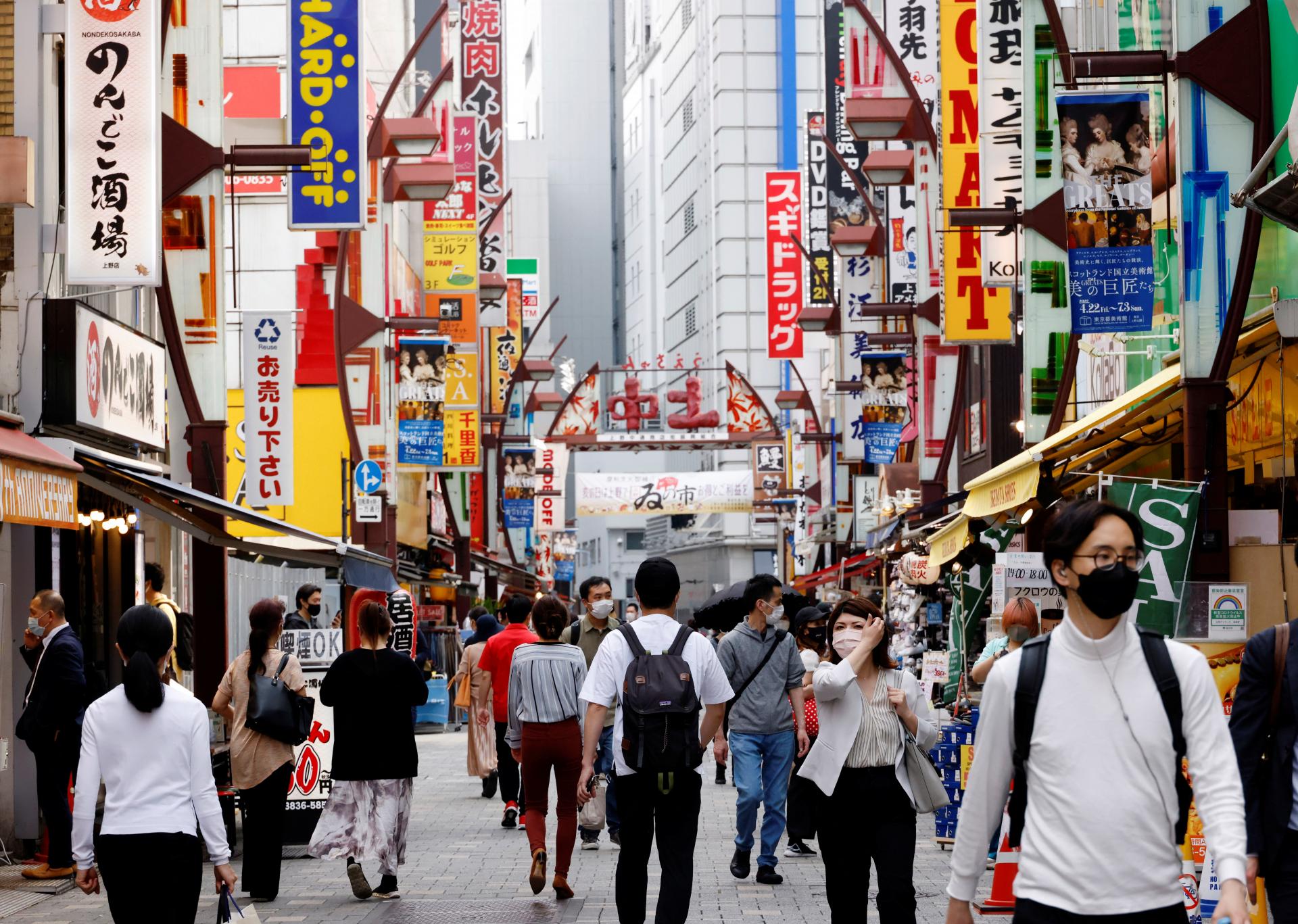 Počet cudzincov v Japonsku prudko rastie, zatiaľ čo klesá počet jeho občanov