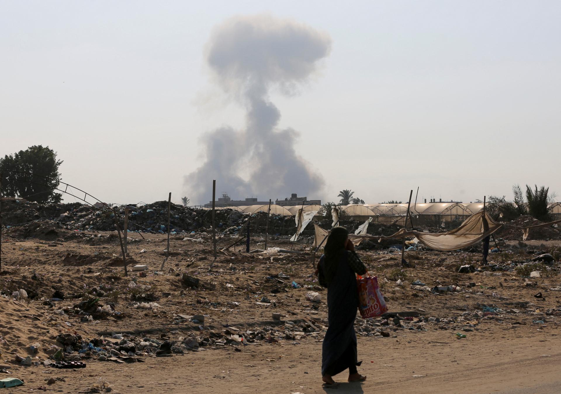Izraelské sily postupujú hlbšie do Chán Júnisu, aktívne sú aj v Rafahu