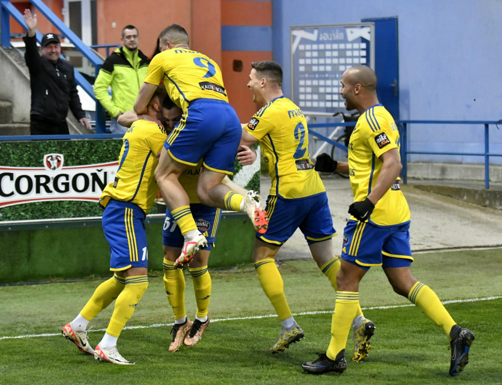 Futbalisti Michaloviec majú za sebou turbulentnú sezónu.
FOTO: Tasr/r. Hanc