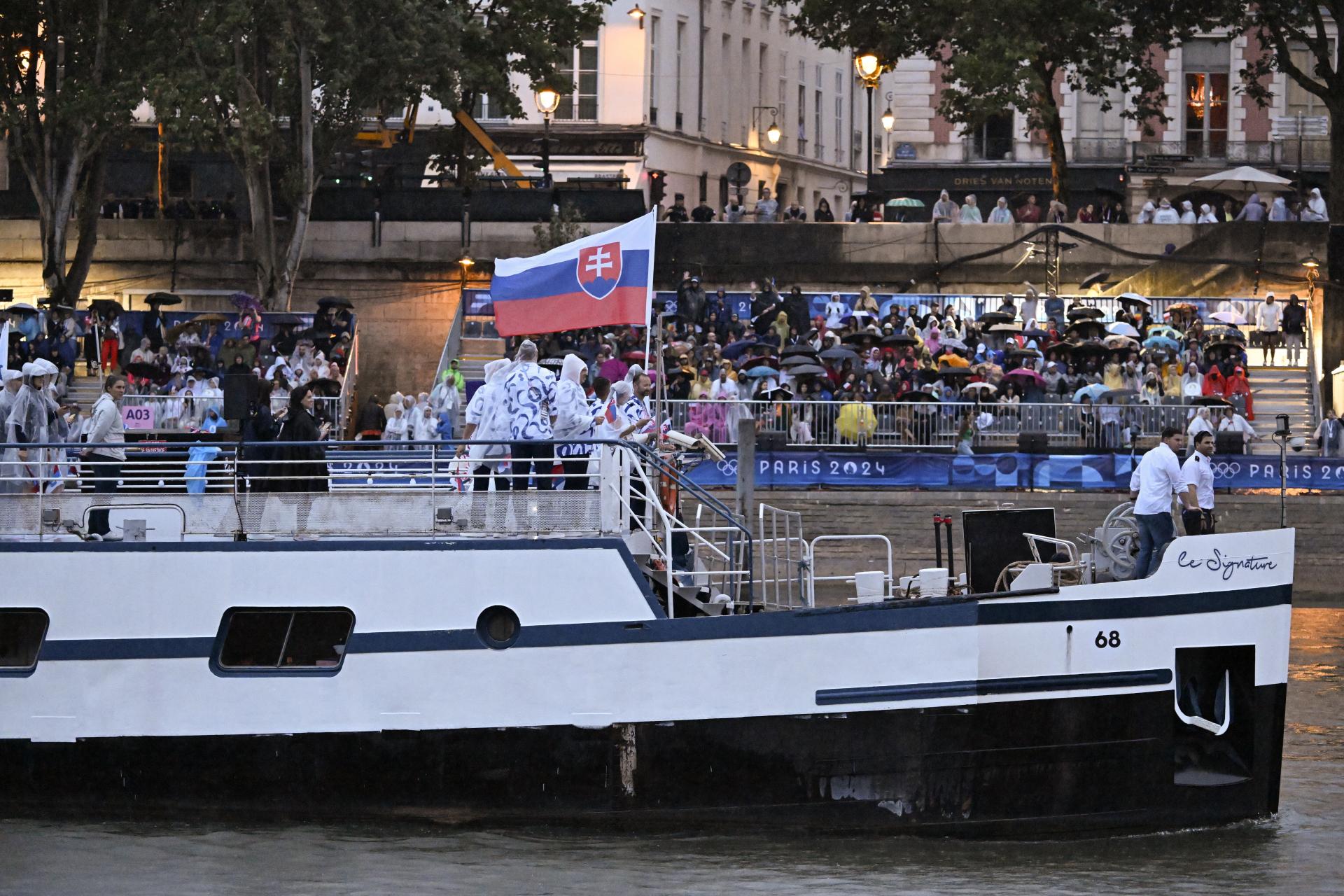 Otvárací ceremoniál olympiády: Veľkolepú šou ukončila Celine Dion, Slováci sa ukázali na lodi na Seine