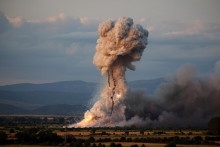 Explózia v sklade zábavnej pyrotechniky v bulharskom meste Elin Pelin neďaleko Sofie. FOTO: Reuters
