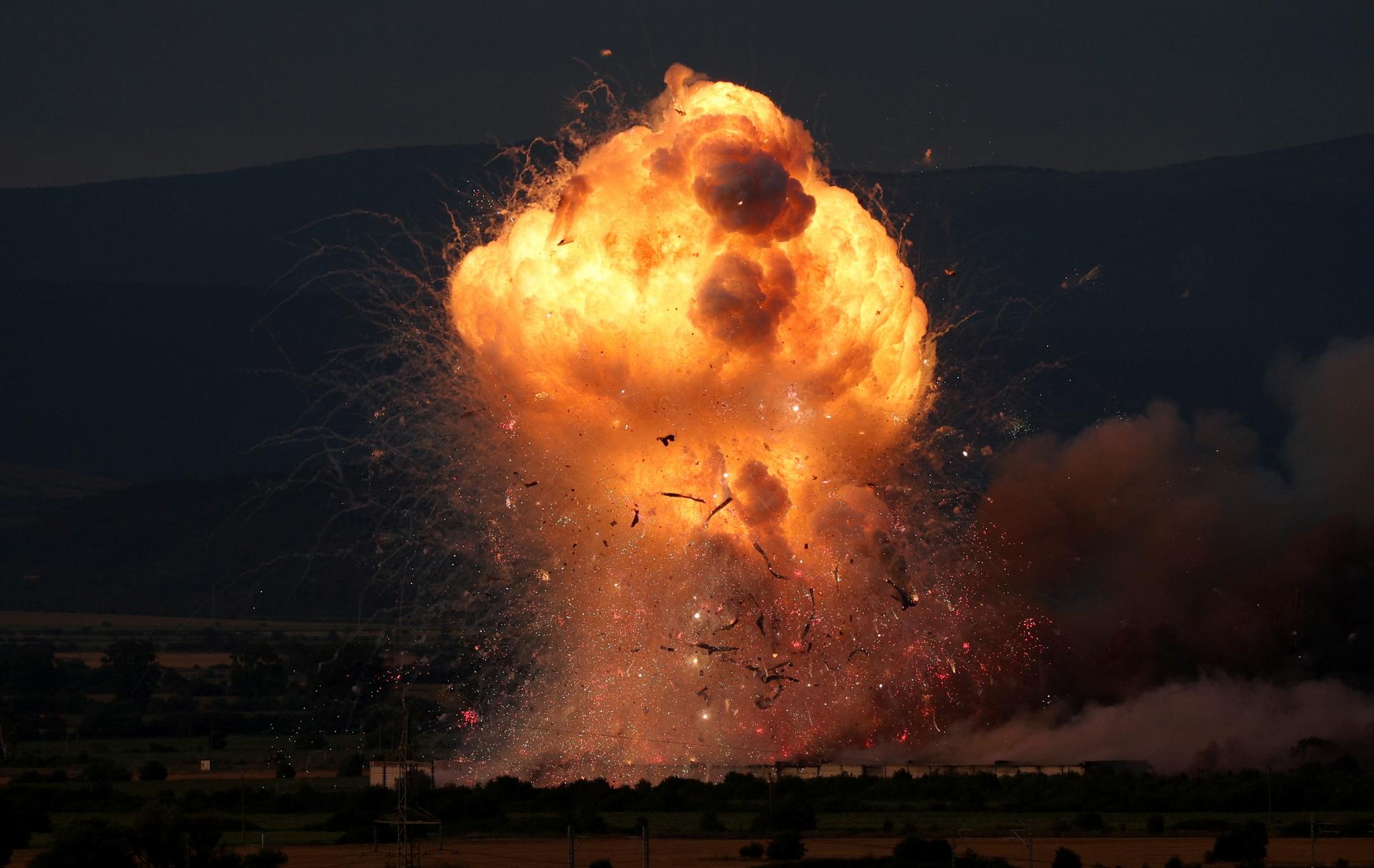 Po výbuchoch v skladoch pyrotechniky v Bulharsku zahynuli štyri obete