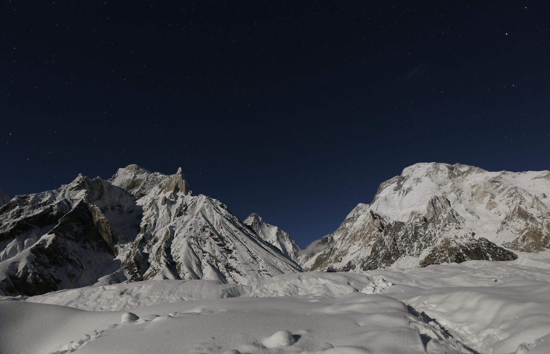 Dvaja japonskí horolezci spadli z pakistanskej K2, uprednostnili rýchlosť