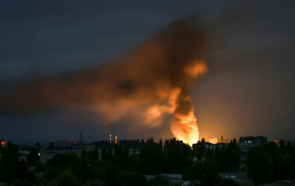 Ruský dronový útok v Chersone. FOTO: Reuters