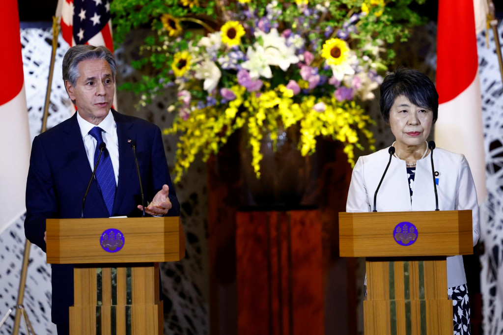 Minister zahraničných vecí USA Antony Blinken a japonská ministerka zahraničných vecí Yoko Kamikawa. FOTO: Reuters