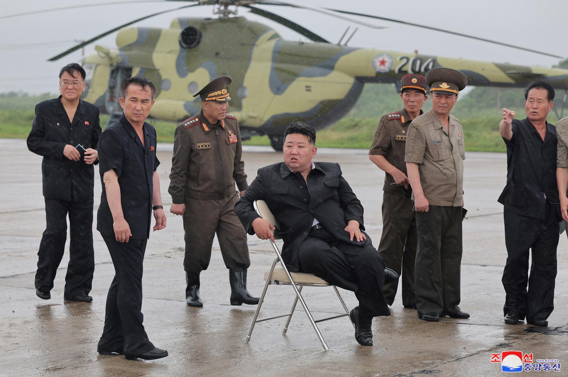 Kim Čong-un navštívil zaplavené oblasti pri hraniciach s Čínou