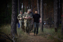 Ukrajinský prezident Volodymyr Zelenskyj navštívil Charkovskú oblasť, kde ruská armáda v máji spustila nečakanú pozemnú ofenzívu. FOTO: X/@ZelenskyyUa