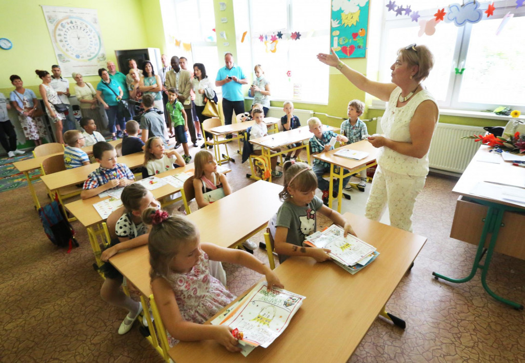 Úrady práce minulý rok vyplatili zvýšený prídavok na dieťa pri nástupe do prvého ročníka 56 843 poberateľom. FOTO: archív HN