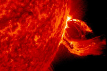 Silná slnečná erupcia zachytená 1. mája 2013.