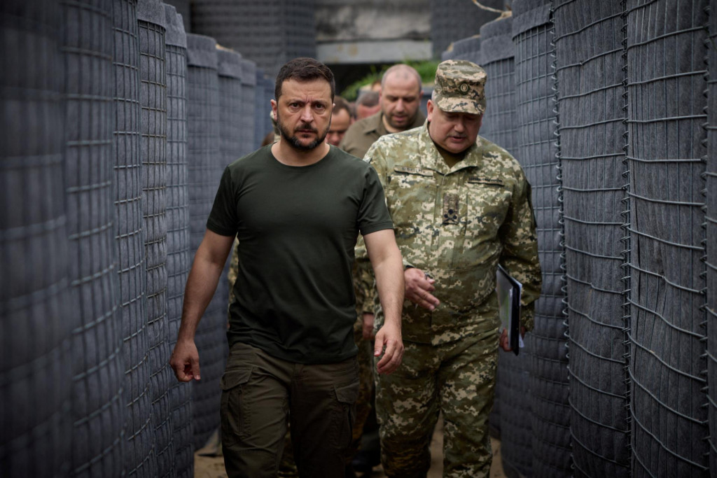 Ukrajinský prezident Volodymyr Zelenskyj počas kontroly hranice s Bieloruskom. FOTO: REUTERS