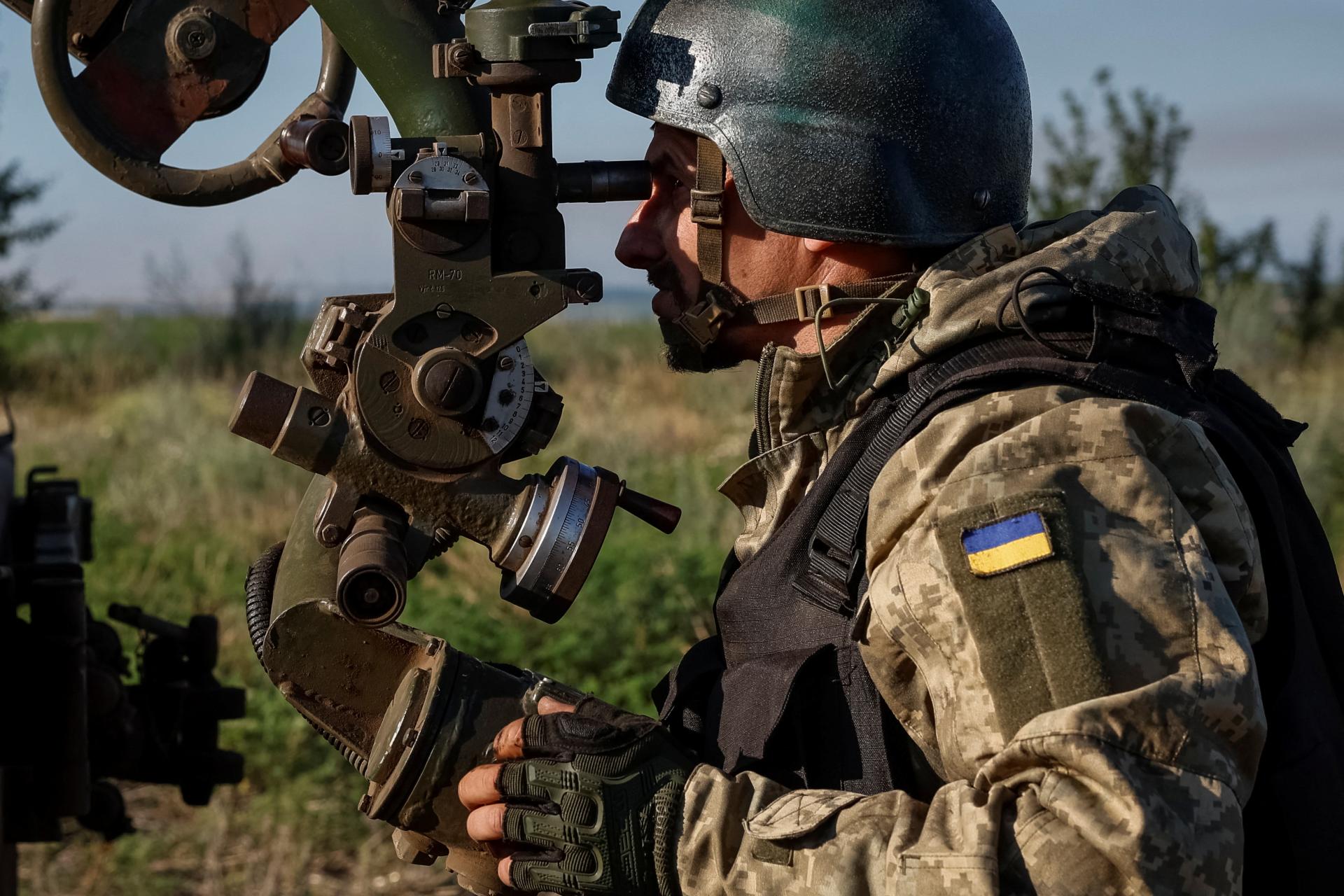 Ukrajincom sa triešti front, Rusi odhalili ich slabinu a nepretržite tlačia. Hrozí prielom, varujú experti