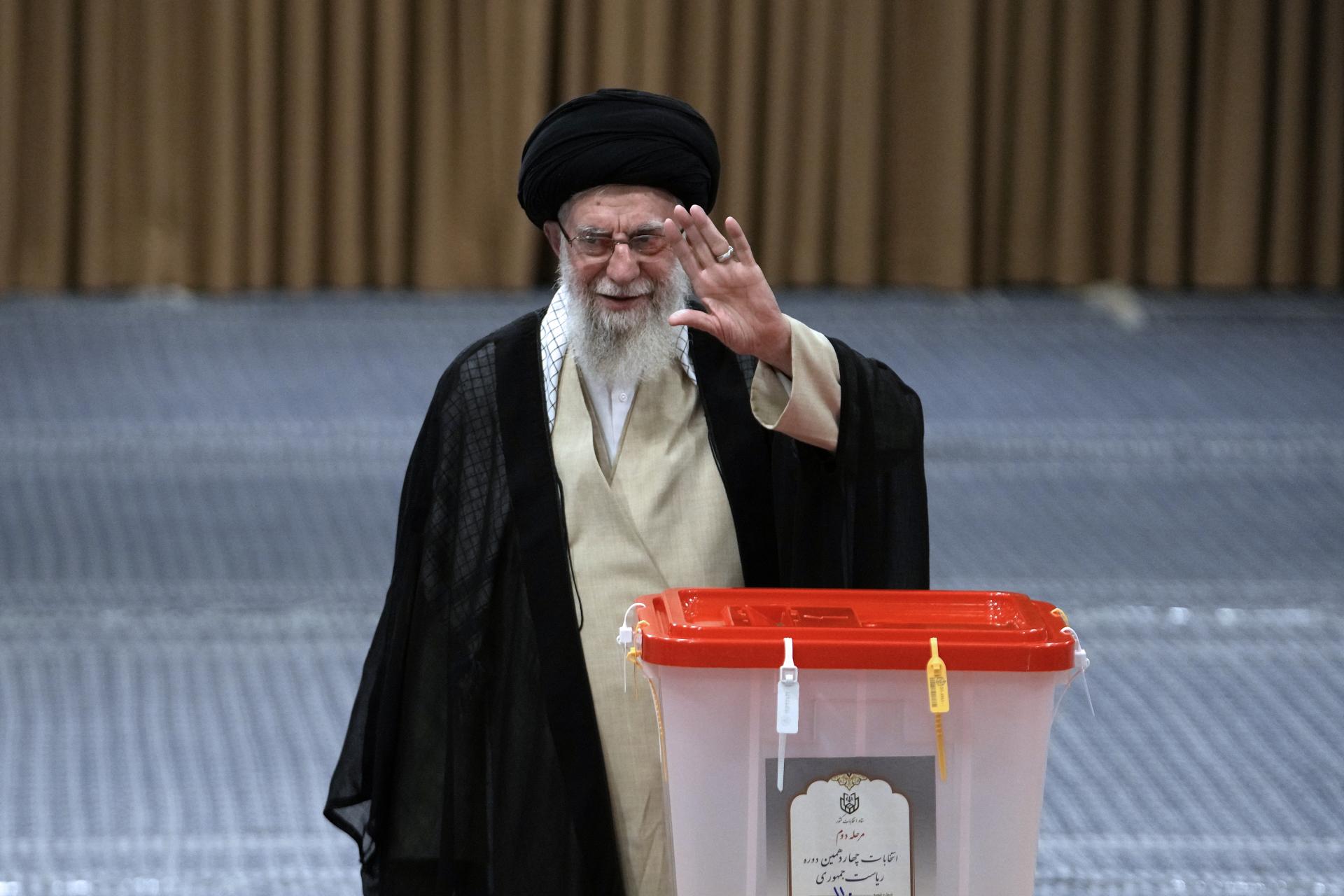 Chameneí vydal príkaz na útoky na Izrael kvôli zabitiu šéfa Hamasu, tvrdí The New York Times