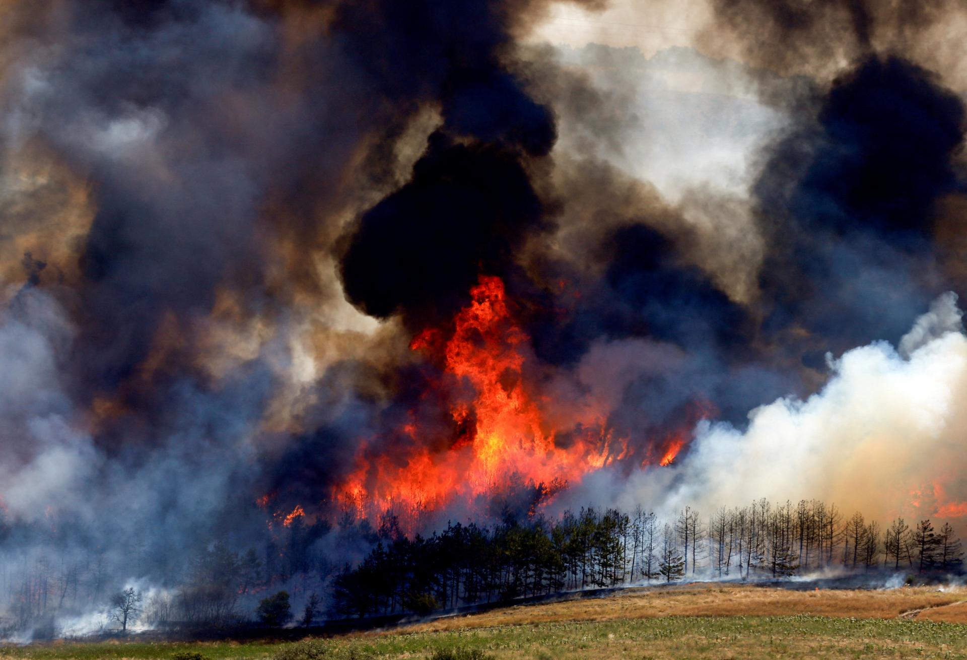 Severné Macedónsko žiada Úniu o pomoc s lesnými požiarmi, oheň sužuje aj ďalšie balkánske krajiny