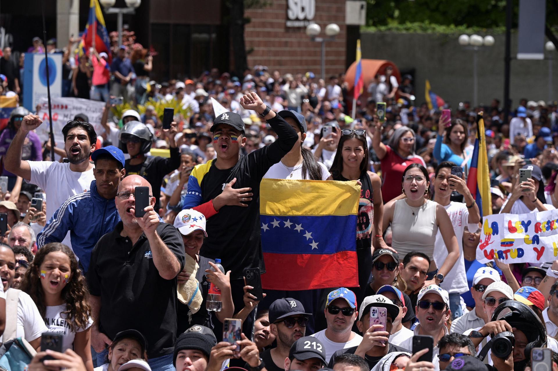 Pri povolebných protestoch vo Venezuele zomrelo 16 ľudí, tvrdí opozícia