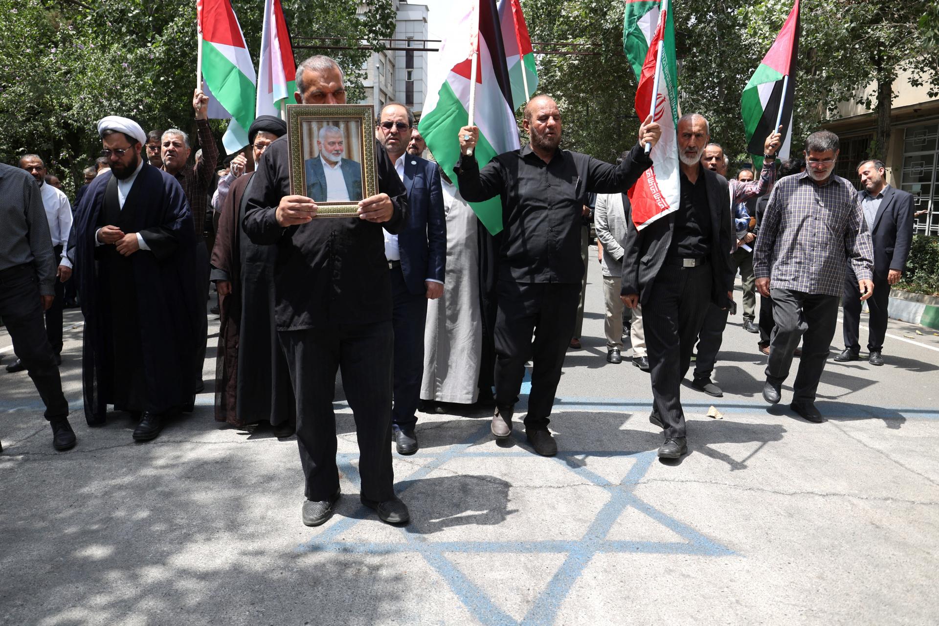 Irán vyhlásil trojdňový smútok, lídra Hamasu pochovajú v katarskej Dauhe