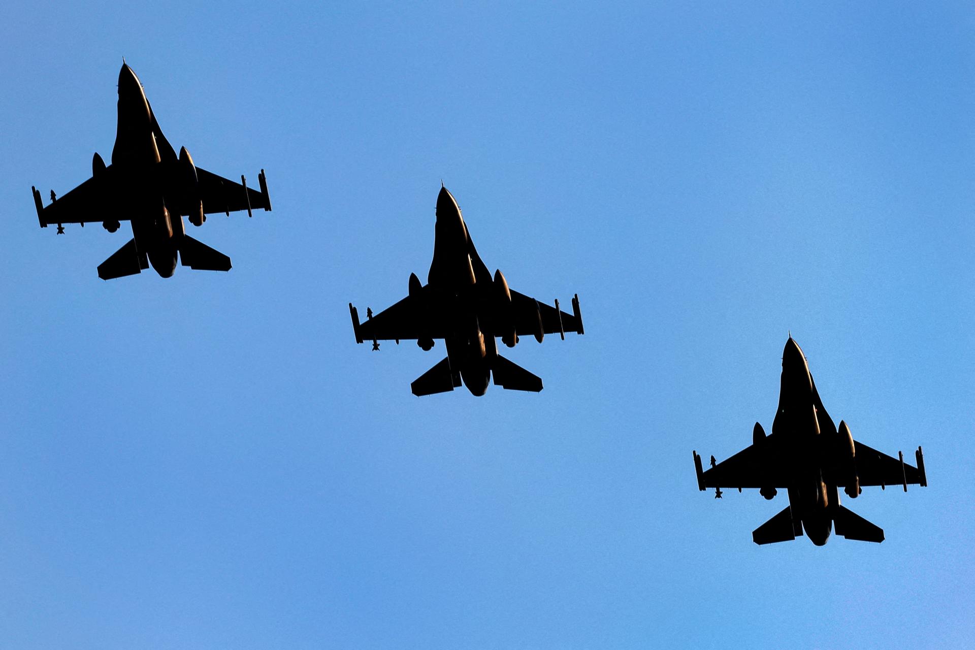 Stíhačky F-16 nie sú pre Ukrajiinu všeliekom, ruské sily ich zostrelia, tvrdí Peskov