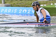 Slovenský vodný slalomár Jakub Grigar reaguje v cieli po finálovej jazde v kategórii K1 mužov na XXXIII. letných olympijských hrách v Paríži. FOTO: TASR/Michal Svítok