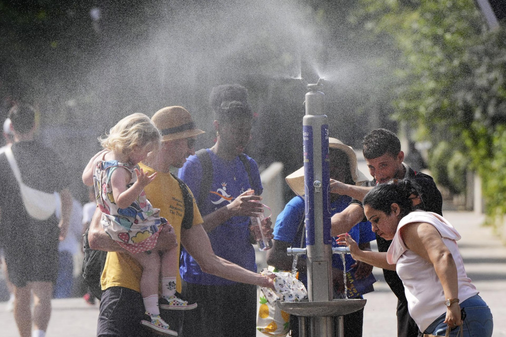 Horúčavy sú hlavnou príčinou úmrtí súvisiacich s klímou v európskom regióne. FOTO: TASR/AP