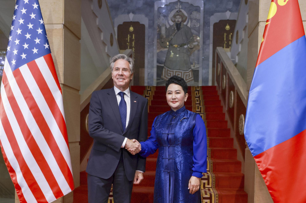 Americký minister zahraničných vecí Antony Blinken a mongolská šéfka diplomacie Batmunkh Battsetseg. FOTO: TASR/AP