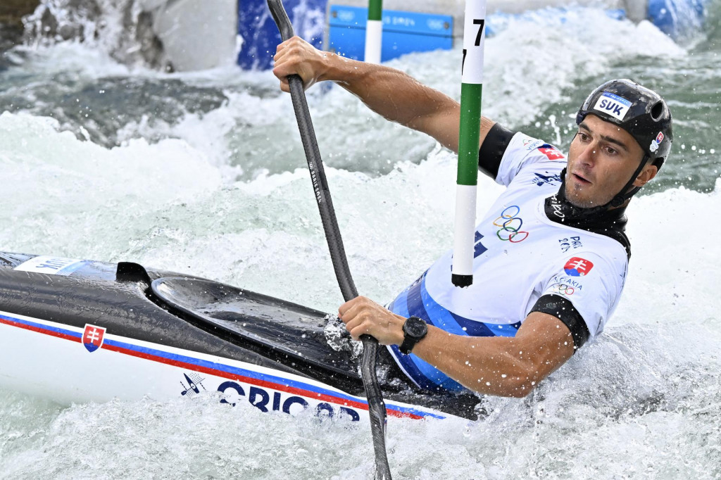 Slovenský vodný slalomár Jakub Grigar na trati počas semifinále v kategórii K1 mužov na XXXIII. letných olympijských hrách v Paríži. FOTO: TASR/Michal Svítok