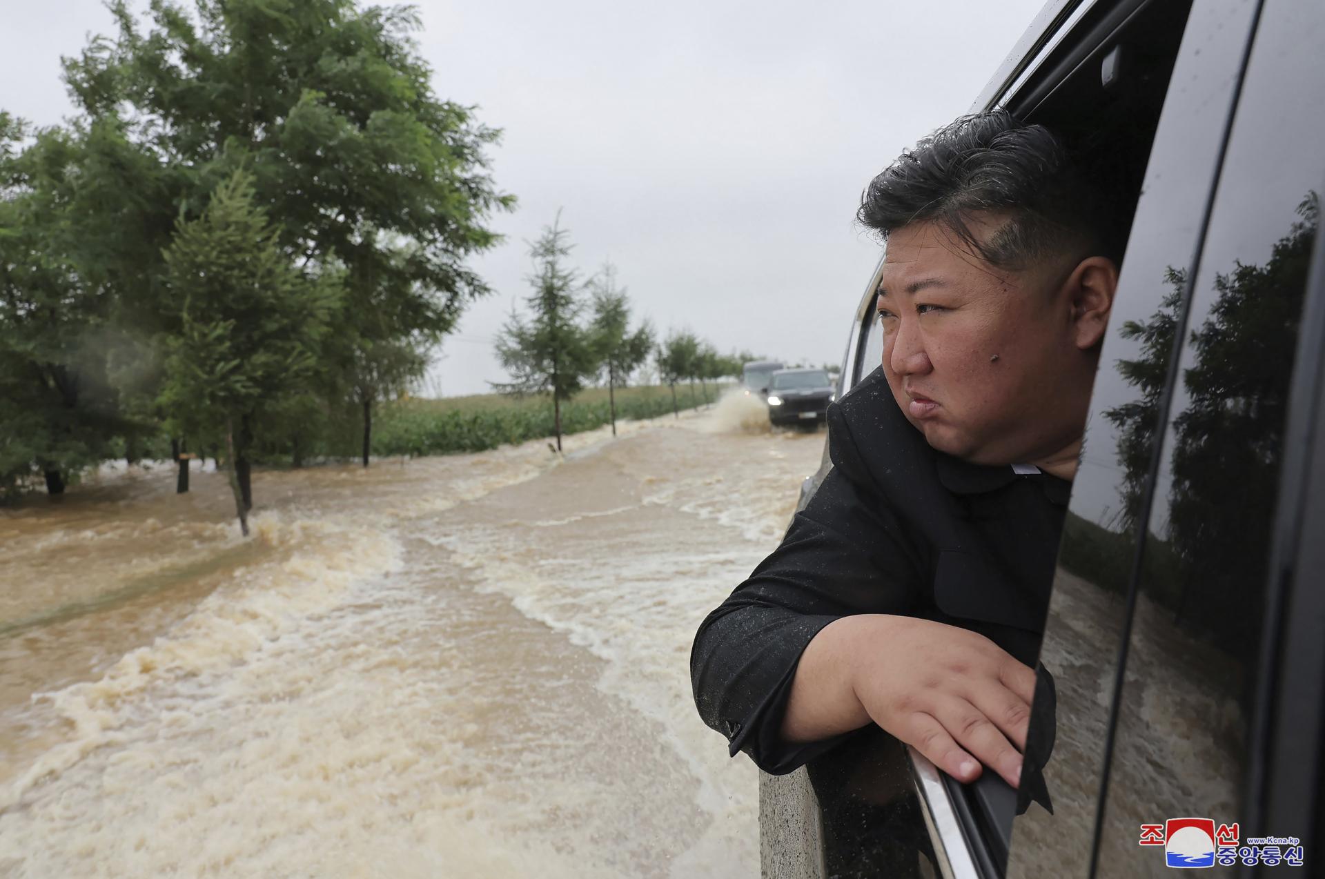 Južná Kórea ponúkla KĽDR pomoc so záplavami, zatiaľ nedostala odpoveď