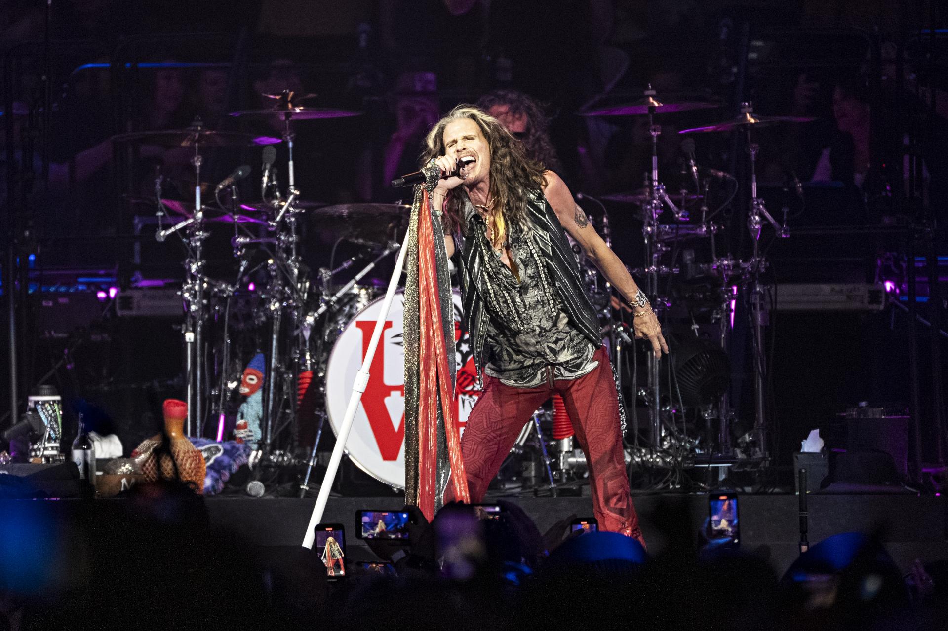 Skupina Aerosmith končí s koncertovaním, spevák má poškodené hlasivky