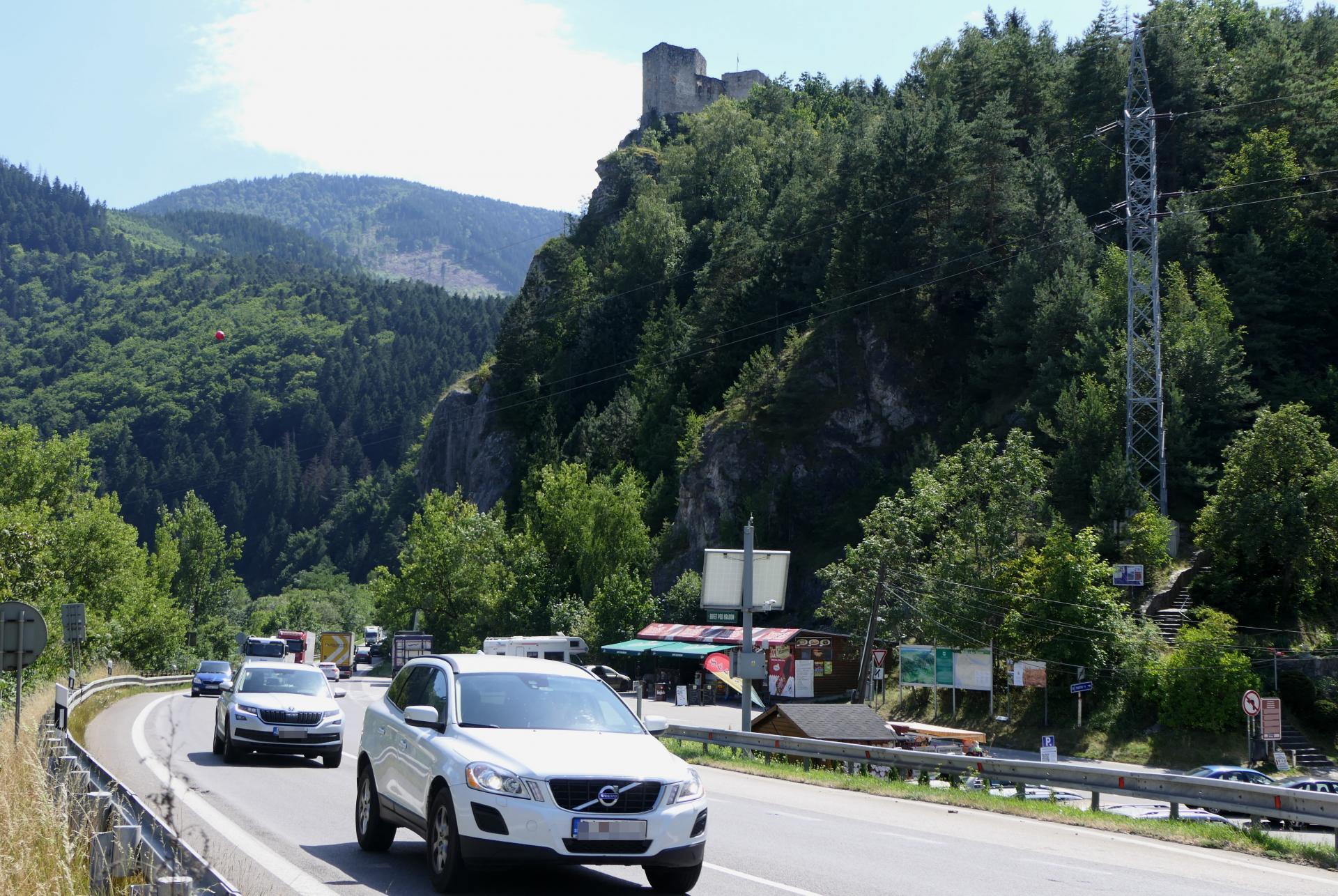 Pod Strečnom začínajú dopravné obmedzenia, očakávajú sa kolóny