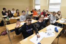 Na mnohých školách je potrebná aj pedagogická asistentka. Na ilustračnej snímke je Základná škola Tomášikova 31 v Košiciach. FOTO: TASR/F. Iván