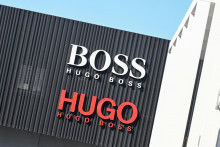 Logo na budove sídla spoločnosti Hugo Boss v nemeckom Metzingene. FOTO: TASR/AP