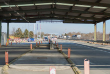 mena prinesie zjednotenie úpravy sadzby dane podľa veku vozidla rovnako pre všetky typy vozidiel do 3,5 tony aj nad túto hmotnosť. FOTO: TASR/Vladimír Miček