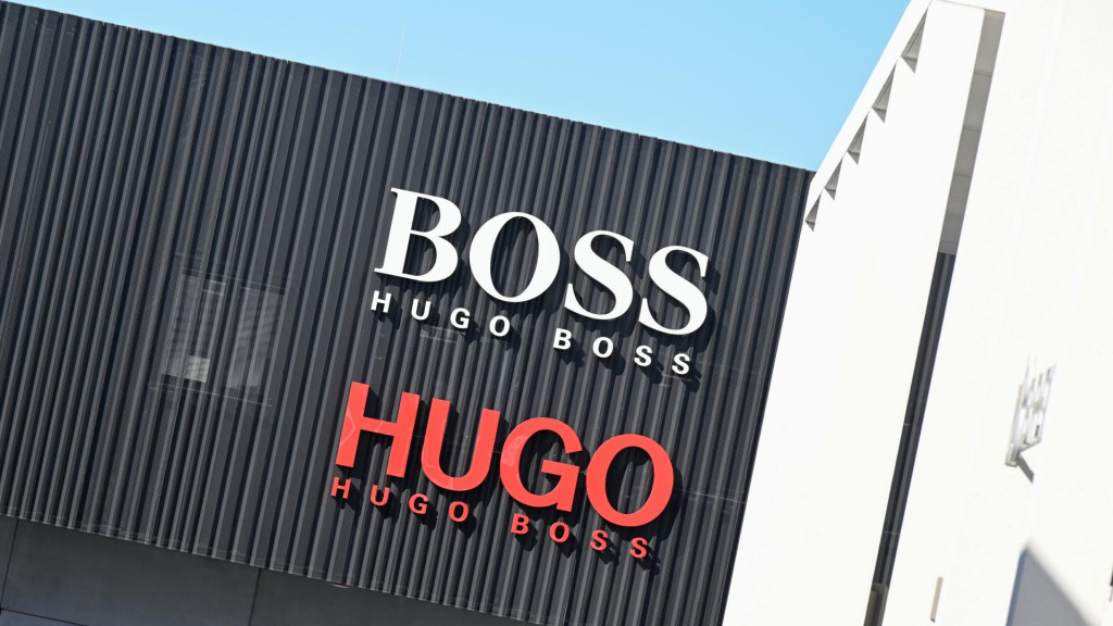 Logo na budove sídla spoločnosti Hugo Boss v nemeckom Metzingene. FOTO: TASR/AP